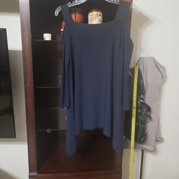 Flowy cold shoulder swing tunic - Picture 4 of 7